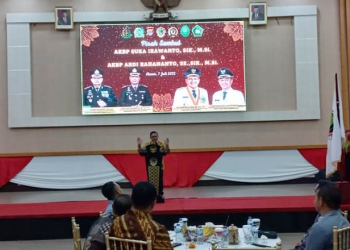 Wali Kota Gorontalo, Marten Taha, memberikan sambutan pada pisah sambut Kapolres Gorontalo Kota di aula Bele Li Yiladia Rumah Dinas Wali Kota Gorontalo, Kamis (7/7/2022) malam.(hasan/gopos)