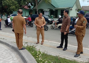 Wakil Wali Kota Gorontalo, Ryan F. Kono meninjau pembangunan Taman Kalimadu, Kota Gorontalo, Senin (4/7/2022). (Pemkot Gorontalo)
