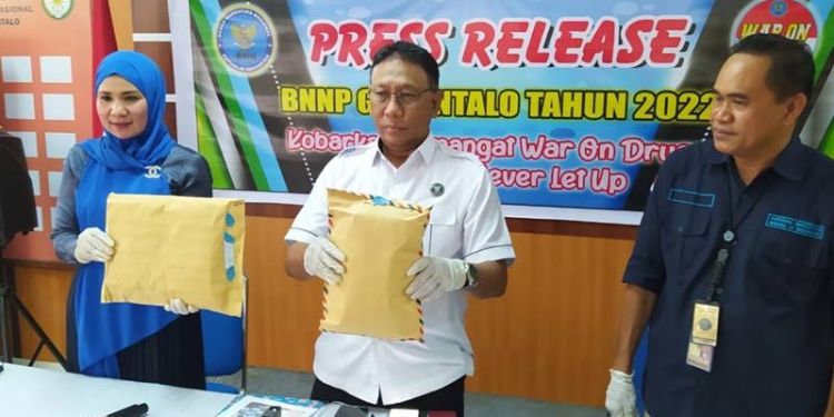 Barang bukti ganja seberat 1 Kilogram disita BNNP Gorontalo, Jumat (8/7/2022) (istimewa)