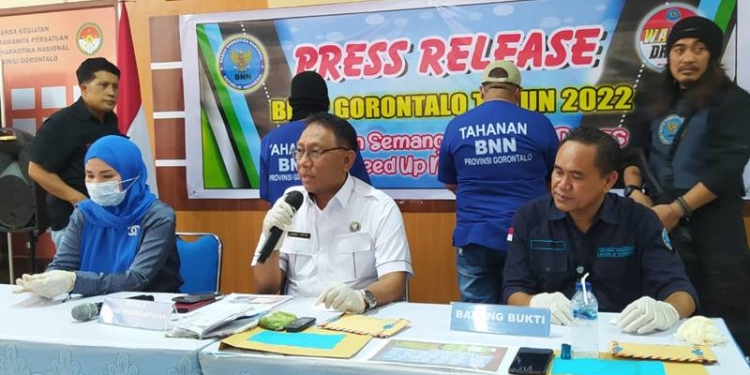 Konferensi Pers penangkapan pelaku pengedaran narkoba di Kabupaten Pohuwato, Jumat (8/7/2022) (istimewa)