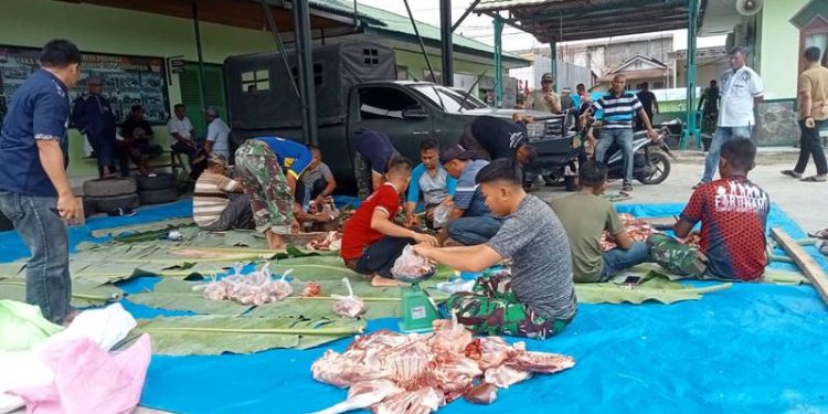 Pemotongan hewan kurban oleh Kodim 1304 Gorontalo, Ahad (10/7/2022). Foto : Sari/gopos