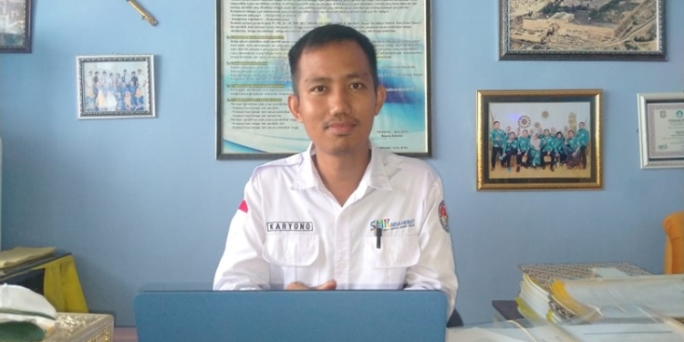 Kepala Sekolah Menengah Kejuruan (SMK) Bina Taruna Gorontalo, Karyono S.Pd, M.Pd (muhajir/gopos)