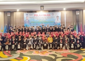 Pengurus APTISI Gorontalo berpose bersama Ketua APTISI Pusat dan Pimpinan Perguruan Tinggi, Sabtu (23/7/2022) (muhajir/gopos)