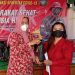 Masyarakat yang menerima minyak goreng usai disuntikkan vaksin. (Foto: dok. BINDA Jatim)