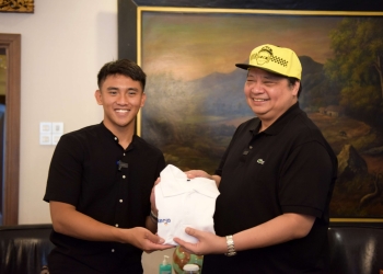 Menteri Koordinator Bidang Perekonomian Airlangga Hartarto menerima kunjungan Mario Suryo Aji, di kediaman Kompleks Widya Chandra, Jakarta, Sabtu (2/07).