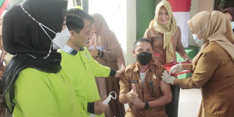 Vaksinasi COVID-19 Booster ke-2 di Kabupaten Gorontalo resmi dimulai. Pelaksanaan vaksinasi ini menyasar seluruh Tenaga Kesehatan di Kabupaten Gorontalo. (Foto: Istimewa)