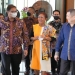 Ketua Umum Partai Golkar Airlangga Hartarto bertemu dengan Ketua Umum DPP Partai Persatuan Indonesia (Perindo) Hary Tanoesoedibjo dan mantan menteri Kelautan dan Perikanan Susi Pudjiastuti pada Selasa (23/8/2022).