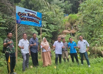 Wakil Bupati Gorontalo, Hendra S Hemeto saat mengunjungi Wisata Goa Kalilawa di Desa Dulamayo Utara, Kecamatan Telaga Biru, Kabupaten Gorontalo. (Foto: Istimewa)