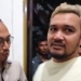 Rahmat Is Ambo (kanan) saat diamankan ditempat persembunyiannya yakni di Perumahan Villa Permai Pekanbaru, Jl. Delima Panam Provinsi Riau, sekitar pukul 23.30 WIB. Kamis, (26/8/2022).  (Foto: Istimewa)
