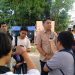 Bupati Hamim Pou saat diwawancarai awak media disela mendampingi Wakil Ketua DPR RI, Rachmat Gobel ketika berkunjung di Danau Perintis, Rabu (31/8/2022). (Foto Amalia/Diskominfo)