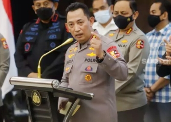 Kapolri Jenderal Listyo Sigit Prabowo bersama jajaran memberikan konferensi pers terkait kasus penembakan di rumah Kadiv Propam Irjen Ferdy Sambo di Gedung rupatama Mabes Polri, Jakarta Selatan, Selasa (9/8/2022). [Suara.com]