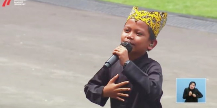 Potret Farel Prayoga 'Ojo Dibandingke' Tampil di Istana Negara (YouTube Presiden Joko Widodo/Suara.com)