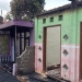 Aleg DPRD Kota Gorontalo Heriyanto Thalib, saat mengunjungi 4 rumah yang terbakar di Kompleks Pasar Beringin, Kelurahan Biawu, Kecamatan Kota Selatan, Kota Gorontalo, Minggu (14/8/2022). Foto: Sari/gopos