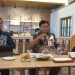 Kepala Perwakilan BI Gorontalo, Ronny Widijarto Purubaskoro (tengah), Deputi Kepala Perwakilan BI Gorontalo, Miftahul Huda (kiri), dan Kepala Seksi Kehumasan Perwakilan BI Gorontalo, Hilmy Mu'nis (kanan), pada kegiatan Ngopi Sore Bersama Media menjelaskan pelaksanaan Pekan QRIS Nasional 2022 di Gorontalo yang akan berlangsung 19-20 Agustus 2022. (hasan/gopos)