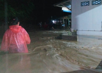 Banjir yang melanda Desa Modelomo, Kecamatan Kabila Bone, Bone Bolango, Selasa (30/8/2022). (istimewa)