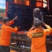 Personel Basarnas Gorontalo menyiapkan peralatan untuk melakukan pencarian terhadap seorang petani yang dilaporkan hilang di hutan Dengilo, Pohuwato.