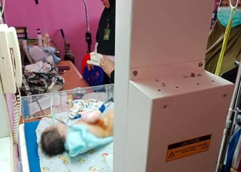 Bayi perempuan yang ditemukan warga di Desa Ilotedea, Kecamatan Tilango, Kabupaten Gorontalo, saat ini sedang dalam perawatan di Puskesmas Tilango.(istimewa)