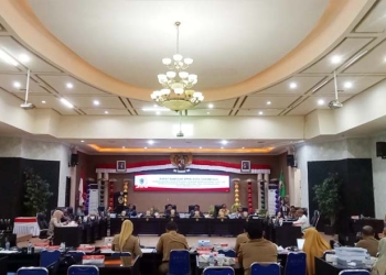 Rapat KUPA dan PPAS Perubahan APBD 2022, di DPRD kota Gorontalo, (foto. sari/gopos)