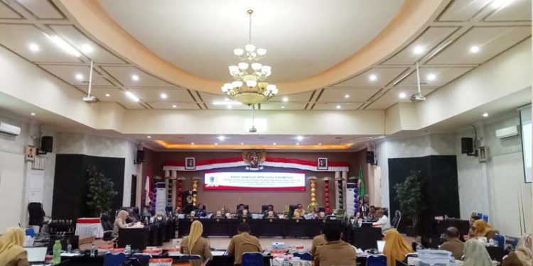 Rapat KUPA dan PPAS Perubahan APBD 2022, di DPRD kota Gorontalo, (foto. sari/gopos)