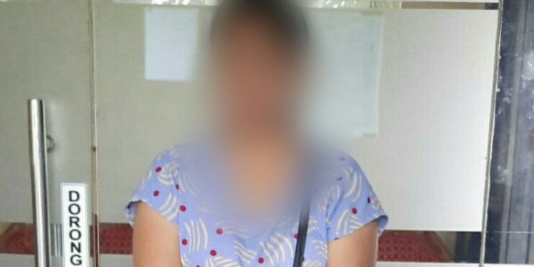 Seorang ibu di Kabupaten Minahasa Utara, Provinsi Sulawesi Utara diduga tega menganiaya anak kandungnya sendiri.