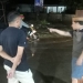 Aleg Dekot Gorontalo, Herman Haluti saat meninjau lokasi genangan di jalan Palma, Kecamatan Dungingi, Kota Gorontalo, Selasa malam (30/8/2022). Foto: istimewa