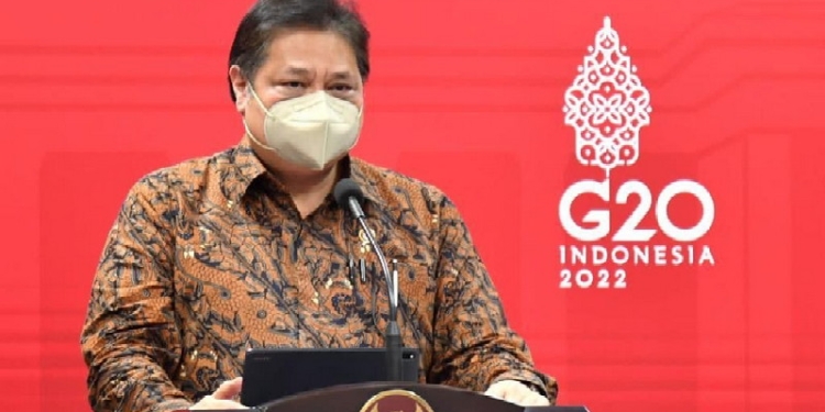 Menteri Koordinator Bidang Perekonomian Airlangga Hartarto dalam Keterangan Pers usai Rapat Internal Terbatas terkait Peningkatan Produksi dan Ekspor Jagung di Istana Negara, Jakarta, Senin (1/08).