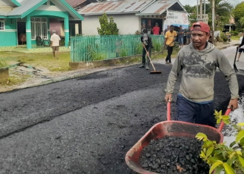 Proses pembangunan serta pengaspalan Jalan Widipalapa, Desa Tilote, Kecamatan Tilango, Kabupaten Gorontalo. (Foto: Istimewa)