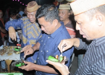 Sekertaris Daerah Kabupaten Gorontalo, Roni Sampir saat menghadiri kegiatan Festival Apangi di Desa Padengo Kecamatan Limboto Barat, Sabtu (14/8/2022). (Foto: Istimewa)