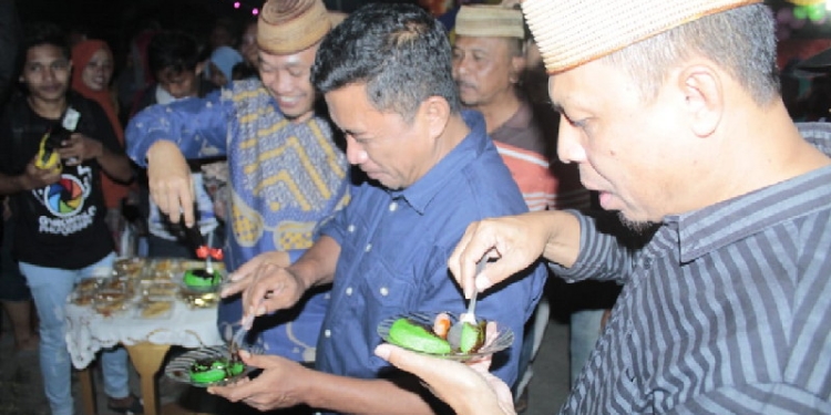 Sekertaris Daerah Kabupaten Gorontalo, Roni Sampir saat menghadiri kegiatan Festival Apangi di Desa Padengo Kecamatan Limboto Barat, Sabtu (14/8/2022). (Foto: Istimewa)