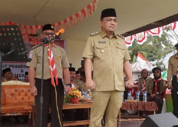 Wakil Bupati Gorontalo, Hendra S Hemeto saat menghadiri peringatan Hari Pramuka yang Ke - 61 serta jelang dirgahayu Kemerdekaan RI Ke 77 tingkat Kwartir Ranting Kecamatan Bongomeme di Lapangan Desa Batulayar, Kecamatan Bongomeme, Kabupaten Gorontalo, Ahad (14/8/2022). (Foto: Istimewa)