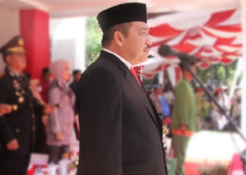Ketua Dewan Perwakilan Rakyat Daerah (DPRD) Kabupaten Bone Bolango, Halid Tangahu saat mengikuti upacara HUT KE-77 RI. (Foto: Humas)