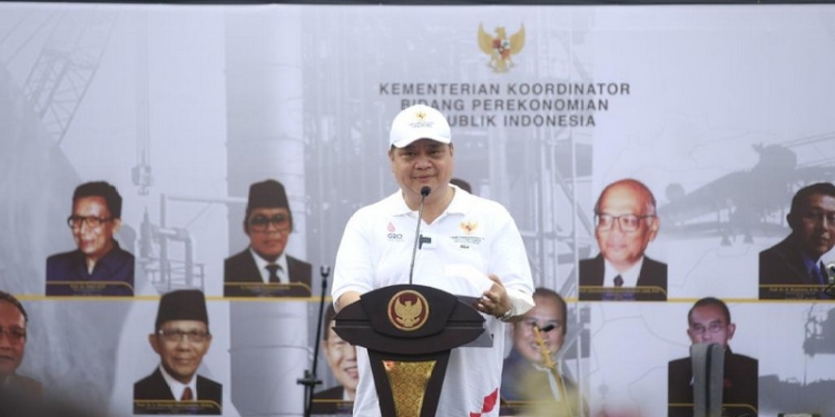 Menteri Koordinator Bidang Perekonomian Airlangga Hartarto saat mengikuti kegiatan memperingati HUT ke-77 RI sekaligus HUT ke-56 Kementerian Koordinator Bidang Perekonomian.