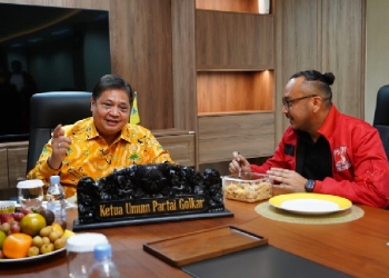 Ketua Umum DPP Partai Golkar Airlangga Hartarto menyambut silaturahim elite Partai Solidaritas Indonesia (PSI) di Kantor DPP, Jakarta, Selasa (23/8/2022).