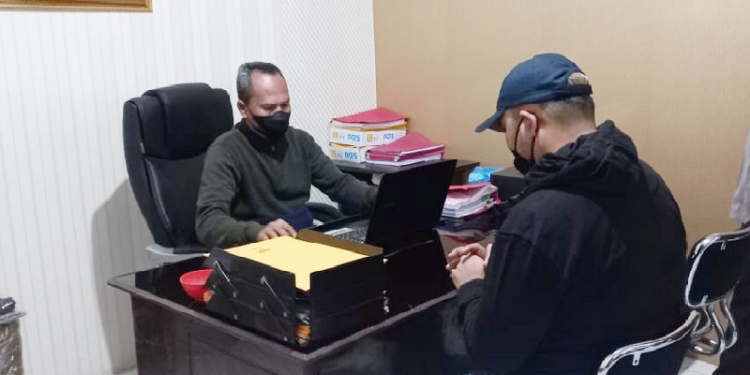 Polda Gorontalo saat melakukan pemeriksaan awal terhadap Rahmat Ambo. (Foto: Istimewa)