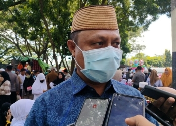 Sekertaris Daerah Kabupaten Gorontalo, Roni Sampir saat menghadiri kegiatan Vaksinasi Presisi yang dilaksanakan oleh Forkopimda Provinsi Gorontalo di Halaman Polda Gorontalo, Selasa (9/8/2022). (Foto: Putra/Gopos)