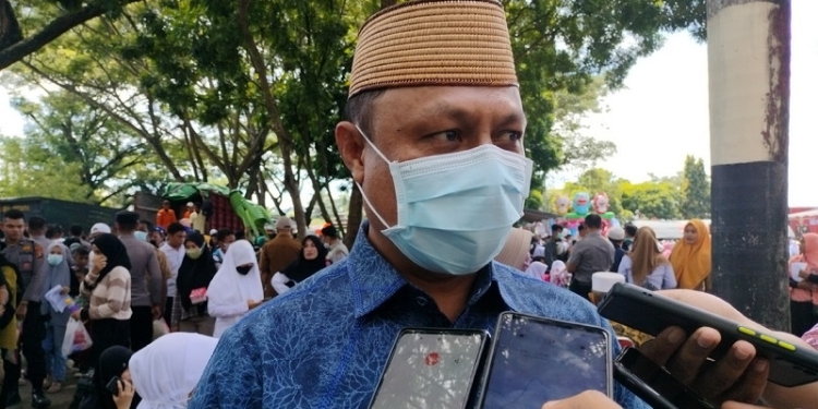 Sekertaris Daerah Kabupaten Gorontalo, Roni Sampir saat menghadiri kegiatan Vaksinasi Presisi yang dilaksanakan oleh Forkopimda Provinsi Gorontalo di Halaman Polda Gorontalo, Selasa (9/8/2022). (Foto: Putra/Gopos)