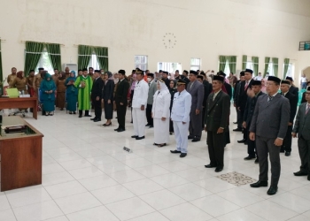 Bupati Gorontalo, Nelson Pomalingo melantik 47 Pejabat Struktural di lingkungan Pemerintah Daerah Kabupaten Gorontalo di Gedung Kasmat Lahay, Senin (29/8/2022). (Putra/Gopos)