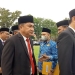 Ketua DPRD Kota Gorontalo, Hardi Sidiki saat menghadiri upacara Kemerdekaan Republik Indonesia dirangkaikan dengan penyerahan SK kenaikan pangkat ASN secara simbolis di lapangan Buladu, Kecamatan Kota Barat, Kota Gorontalo. Rabu (17/8/2022). Foto: Sari/gopos