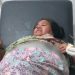 Istri Kepala Desa Windu, Kecamatan Biau, Kabupaten Gorontalo Utara, Rahmin menjalani perawatan oleh tim medis setelah mengalami penikaman orang tak dikenal. (istimewa)