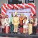 Jajaran pimpinan UNG berpose bersama menggunakan pakaian adat dari berbagai daerah usai pelaksanaan upacara, Rabu (17/8/2022) (Dok. UNG)