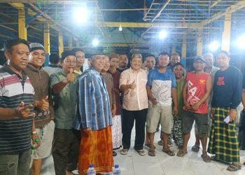 Pemerintah Kabupaten Pohuwato, Diwakili Kepala Dinas Perindustrian dan Perdagangan (Disperindag) Pohuwato, Ibrahim Kiraman, Melakukan Sosialisasi Pembayaran Non Tunai, di Pasar Tradisional Popayato, Senin 15/08/2023 (Yusuf/Gopos)