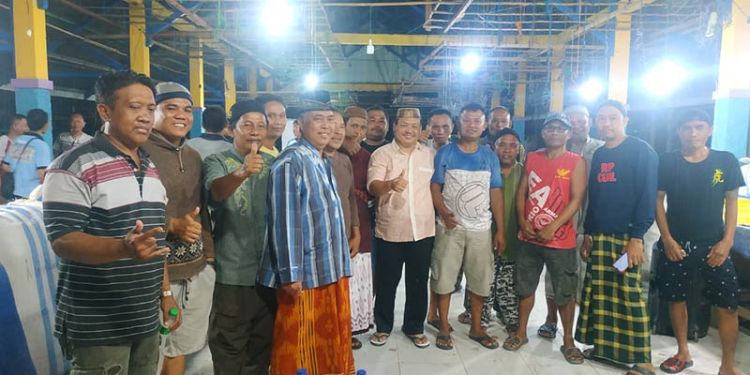 Pemerintah Kabupaten Pohuwato, Diwakili Kepala Dinas Perindustrian dan Perdagangan (Disperindag) Pohuwato, Ibrahim Kiraman, Melakukan Sosialisasi Pembayaran Non Tunai, di Pasar Tradisional Popayato, Senin 15/08/2023 (Yusuf/Gopos)