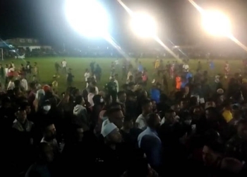 Kericuhan yang terjadi antar suporter pada laga final HP Cup 2022 di Lapangan Ipot Tapa, Bone Bolango, Jumat (19/8/2022) malam.