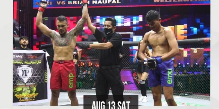 Azwar Alamri (kiri), Brian Naufal (kanan). (Foto: Instagram/OnePrideMMA)