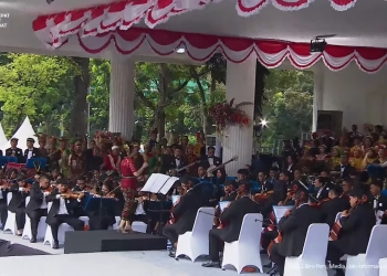 Gita Bahana Nusantara saat membawakan lagu Daerah Provinsi Gorontalo "Binde Biluhuta" dalam HUT Ke-77 RI di Istana Negara.