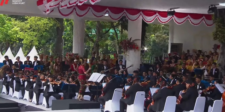 Gita Bahana Nusantara saat membawakan lagu Daerah Provinsi Gorontalo "Binde Biluhuta" dalam HUT Ke-77 RI di Istana Negara.