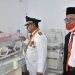 Wali Kota Gorontalo, Marten Taha, bersama Sekda Kota Gorontalo, Ismail Madjid, membesuk bayi yang lahir tepat di Hari Kemerdekaan RI.