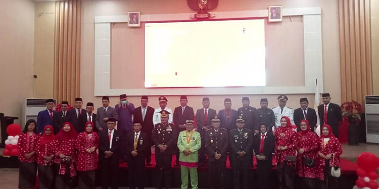 Forum Kordinasi Pimpinan Daerah (Forkopimda) Kota Gorontalo, saat mengikuti detik-detik proklamasi kemerdekaan Republik Indonesia secara virtual, Rabu (17/8/2022). Foto: Sari/gopos