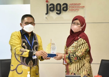 Wali Kota Gorontalo, Marten Taha (Kanan) saat melakukan kunjungan kerja ke KPK RI, Kamis (11/8/2022). Foto: Humas