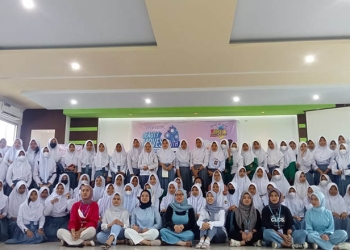 Puluhan siswi Sekolah Menengah Kejuruan (SMK) Negeri 1 Gorontalo mengikuti Wardah Beauty Moves Youth School Roadshow. (Sari/gopos)